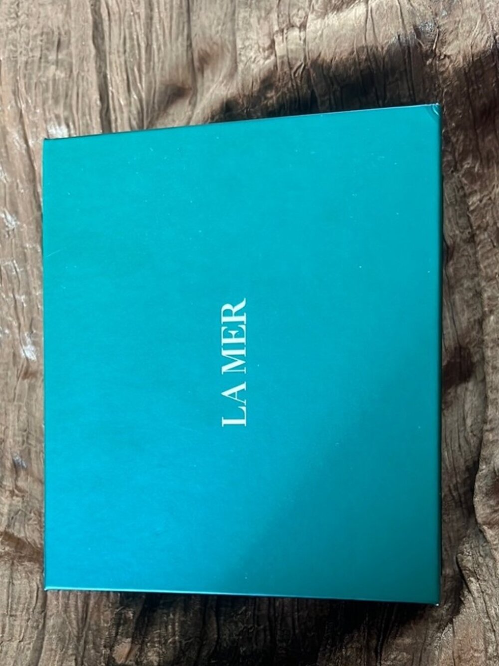 La Mer Plush Bag Charm Crème + Velvet Case + Box
